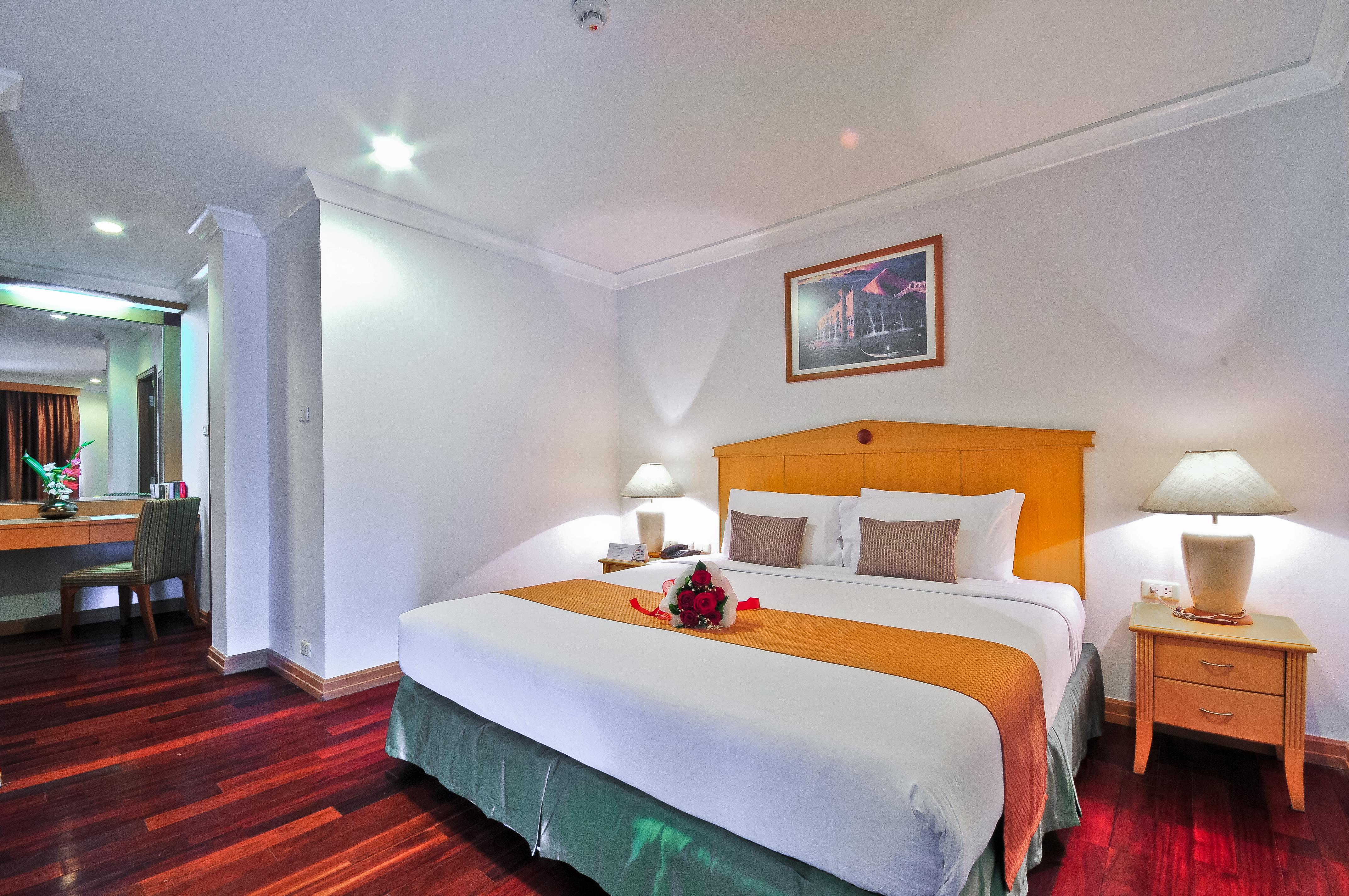 Admiral Suites Bangkok Buitenkant foto