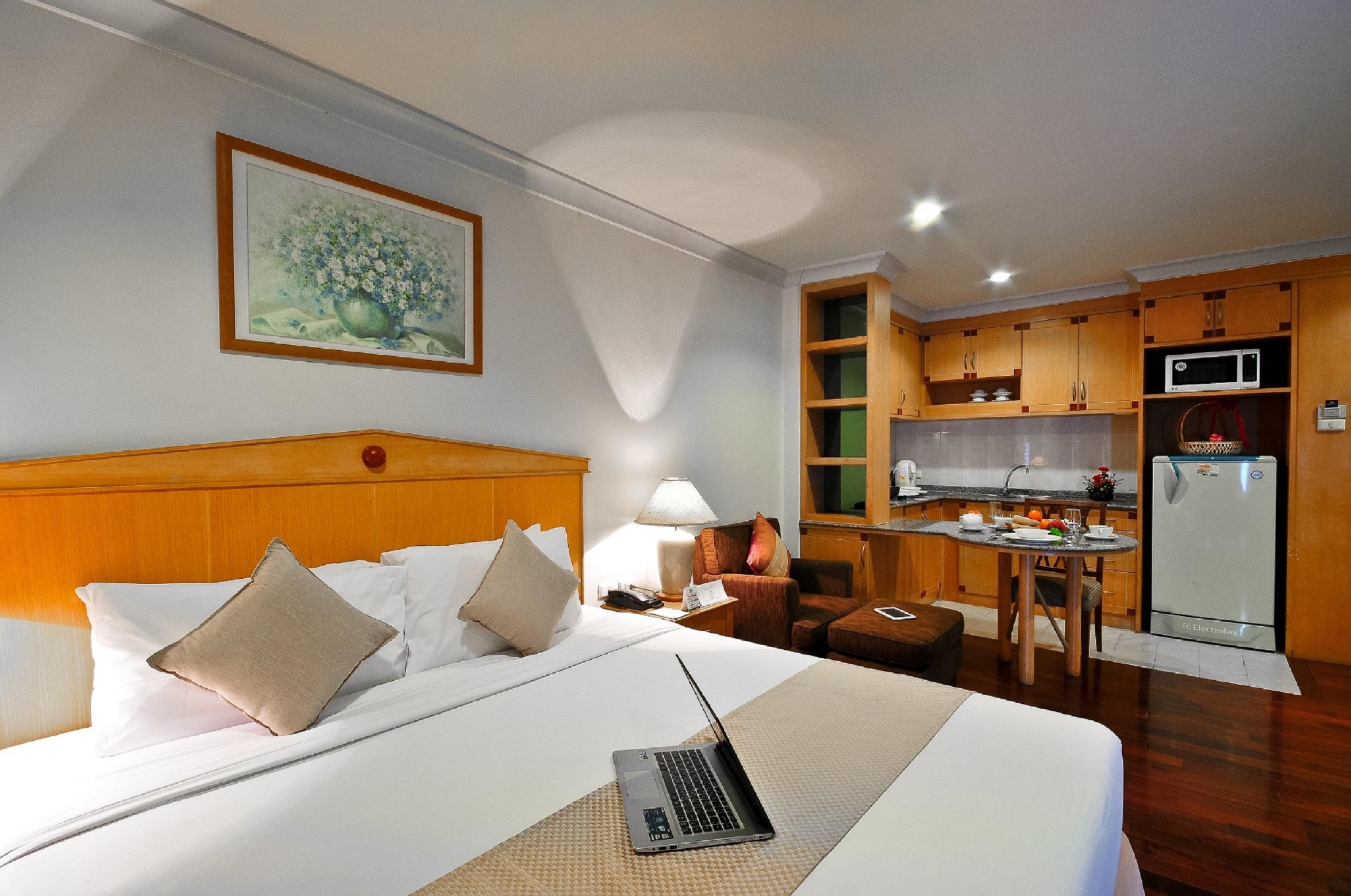 Admiral Suites Bangkok Buitenkant foto