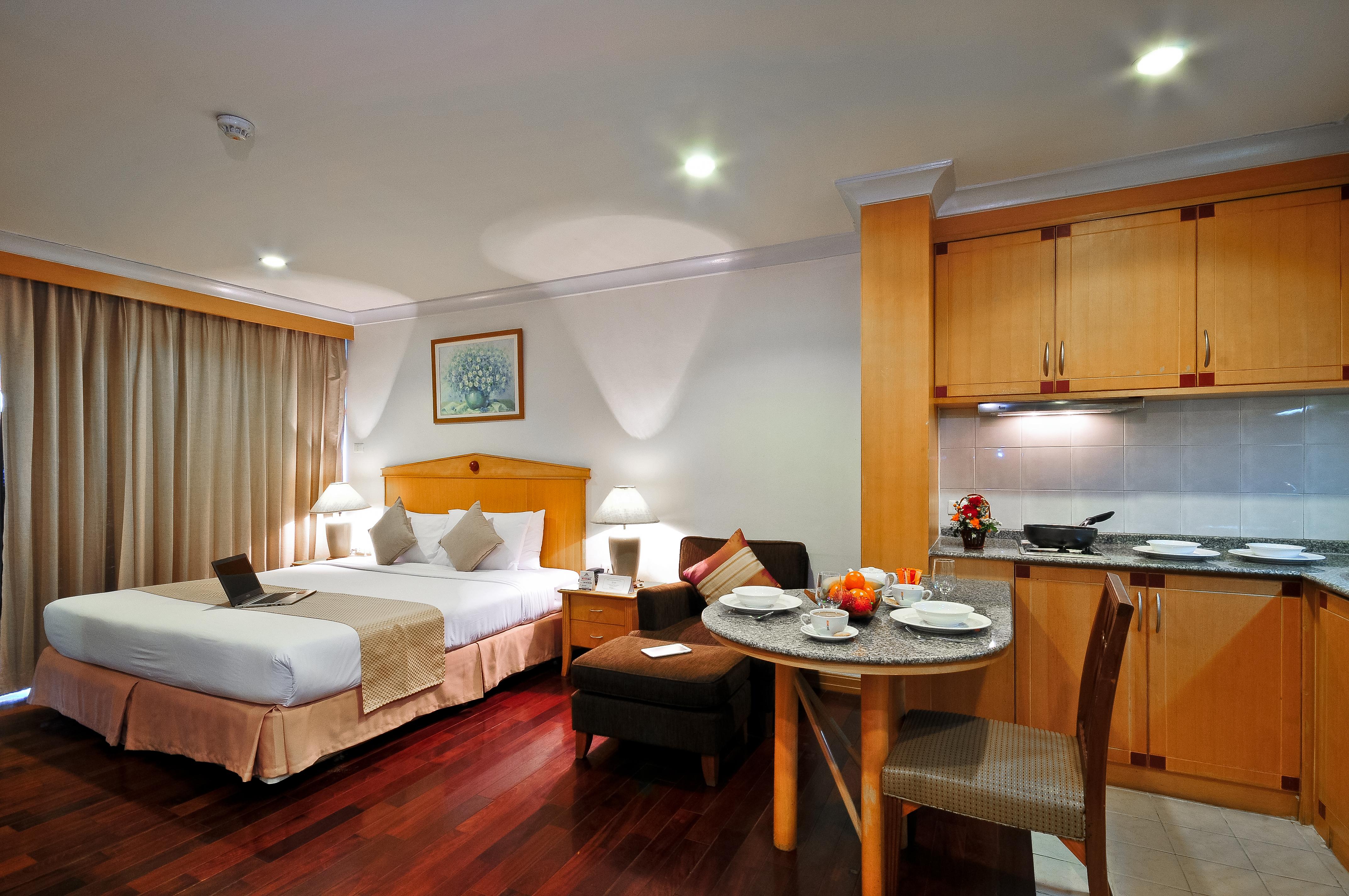 Admiral Suites Bangkok Buitenkant foto