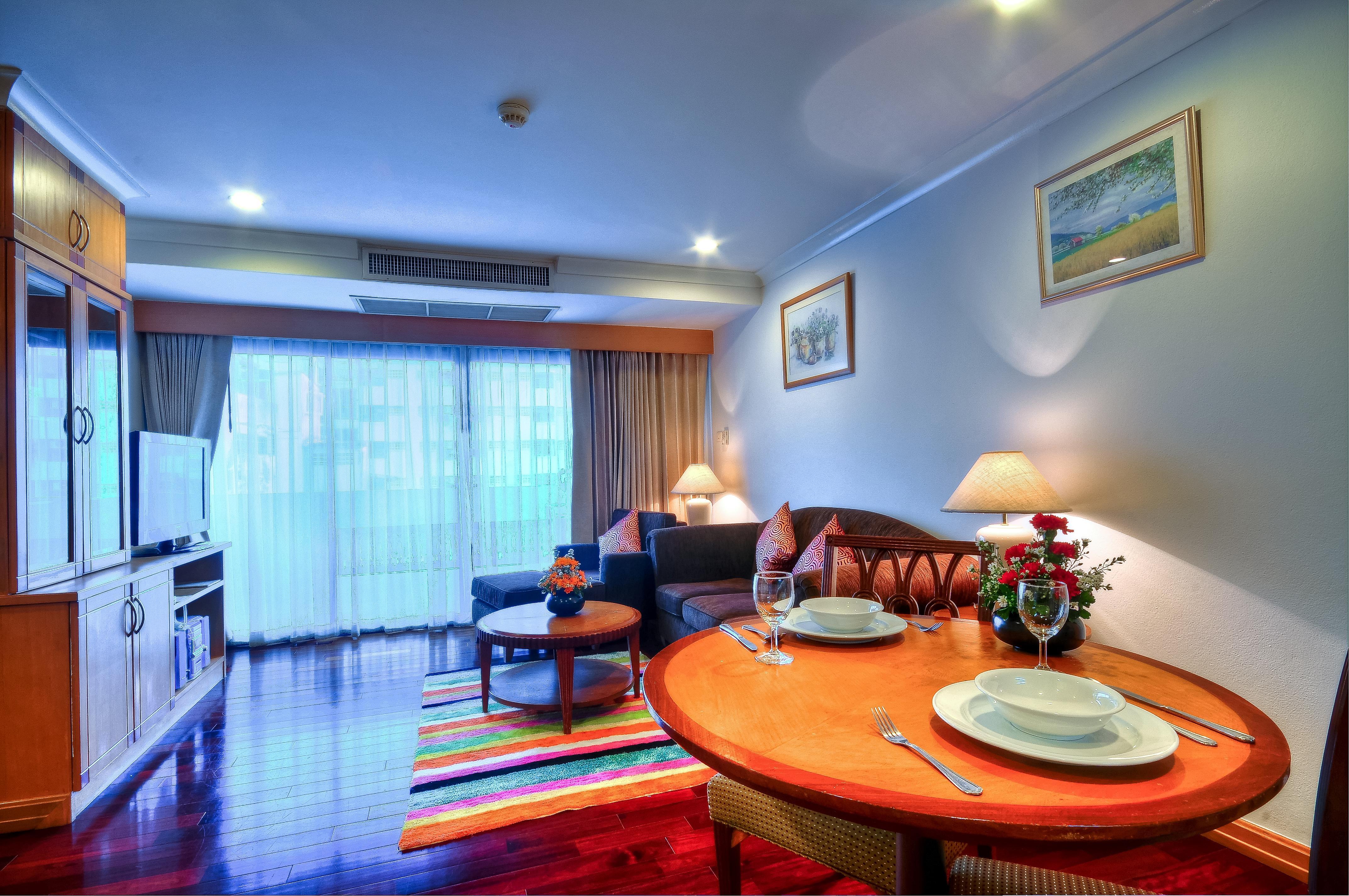 Admiral Suites Bangkok Buitenkant foto