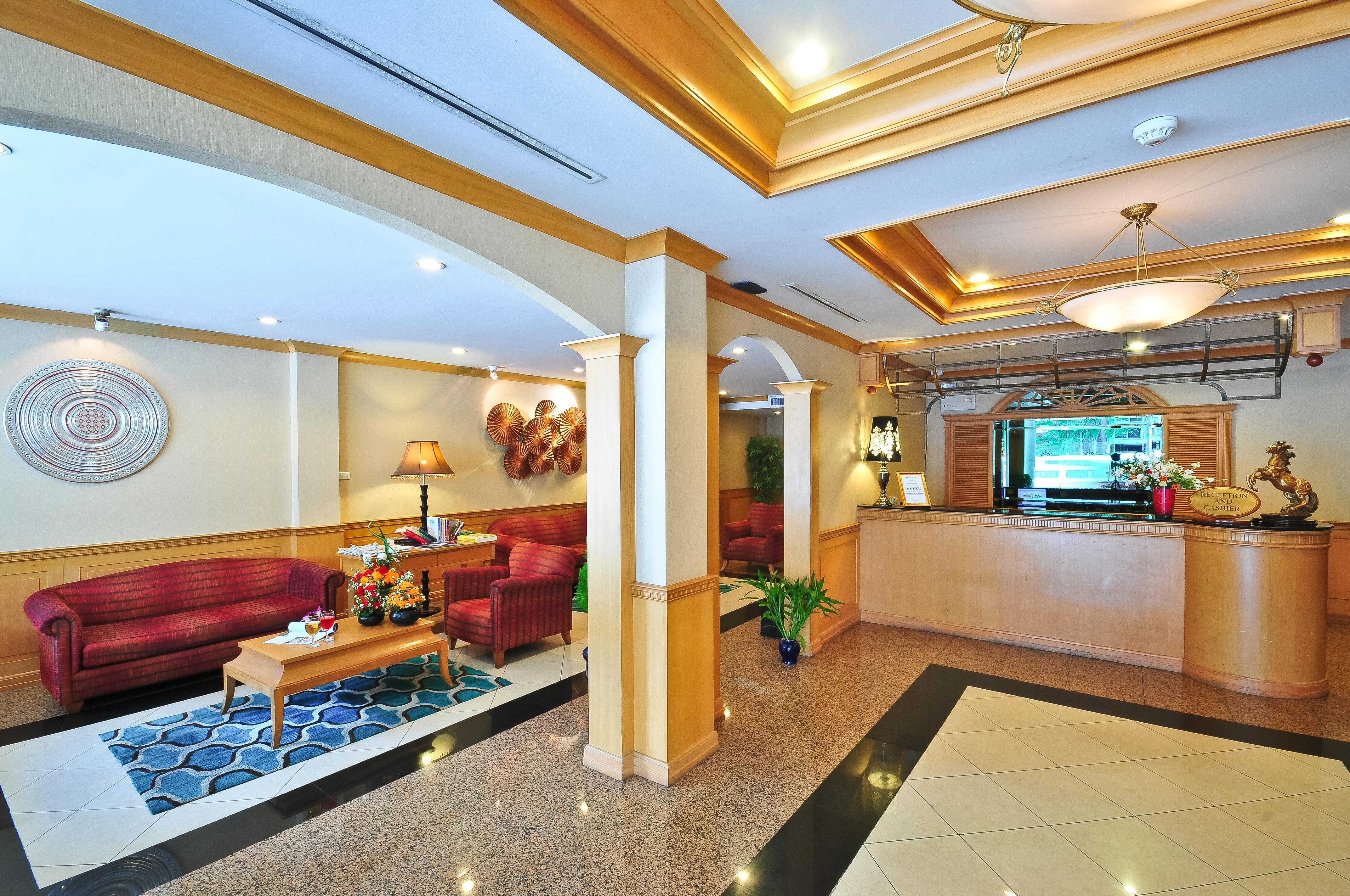 Admiral Suites Bangkok Buitenkant foto