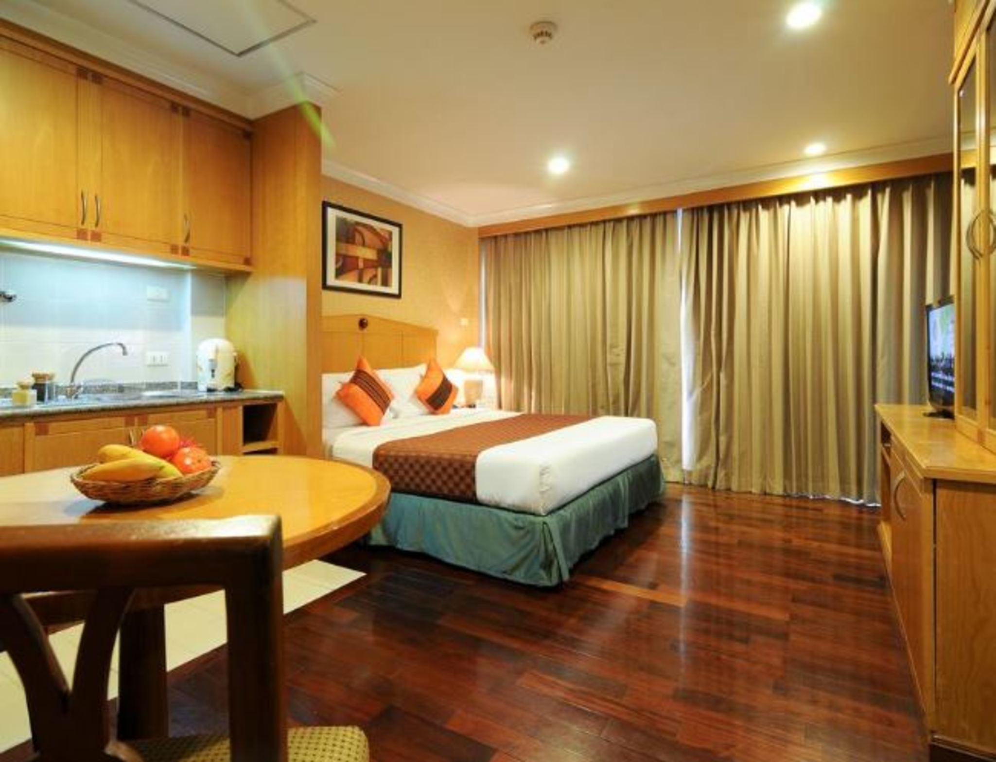 Admiral Suites Bangkok Buitenkant foto