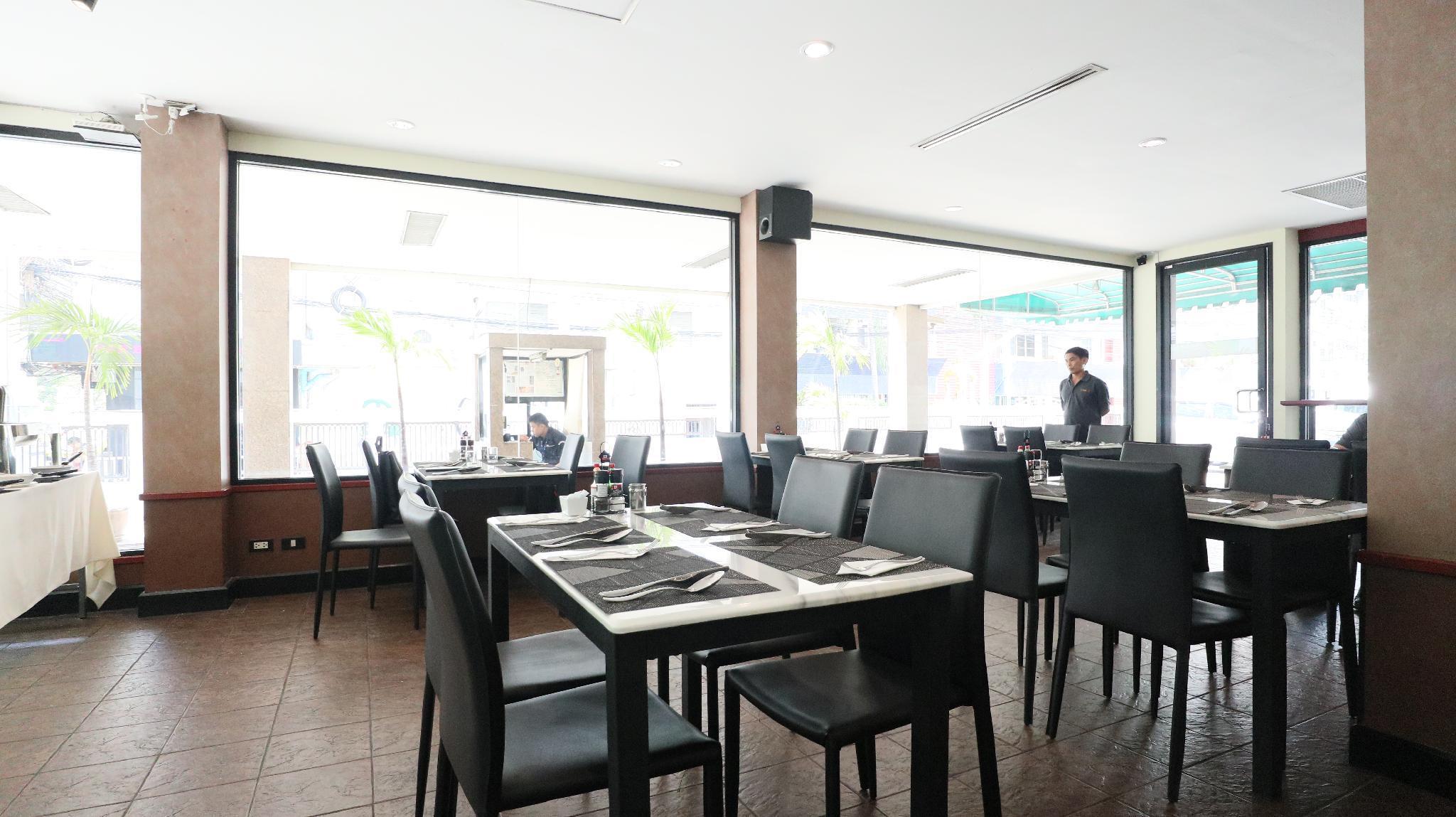 Admiral Suites Bangkok Buitenkant foto