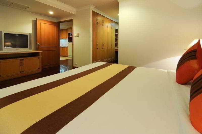 Admiral Suites Bangkok Buitenkant foto
