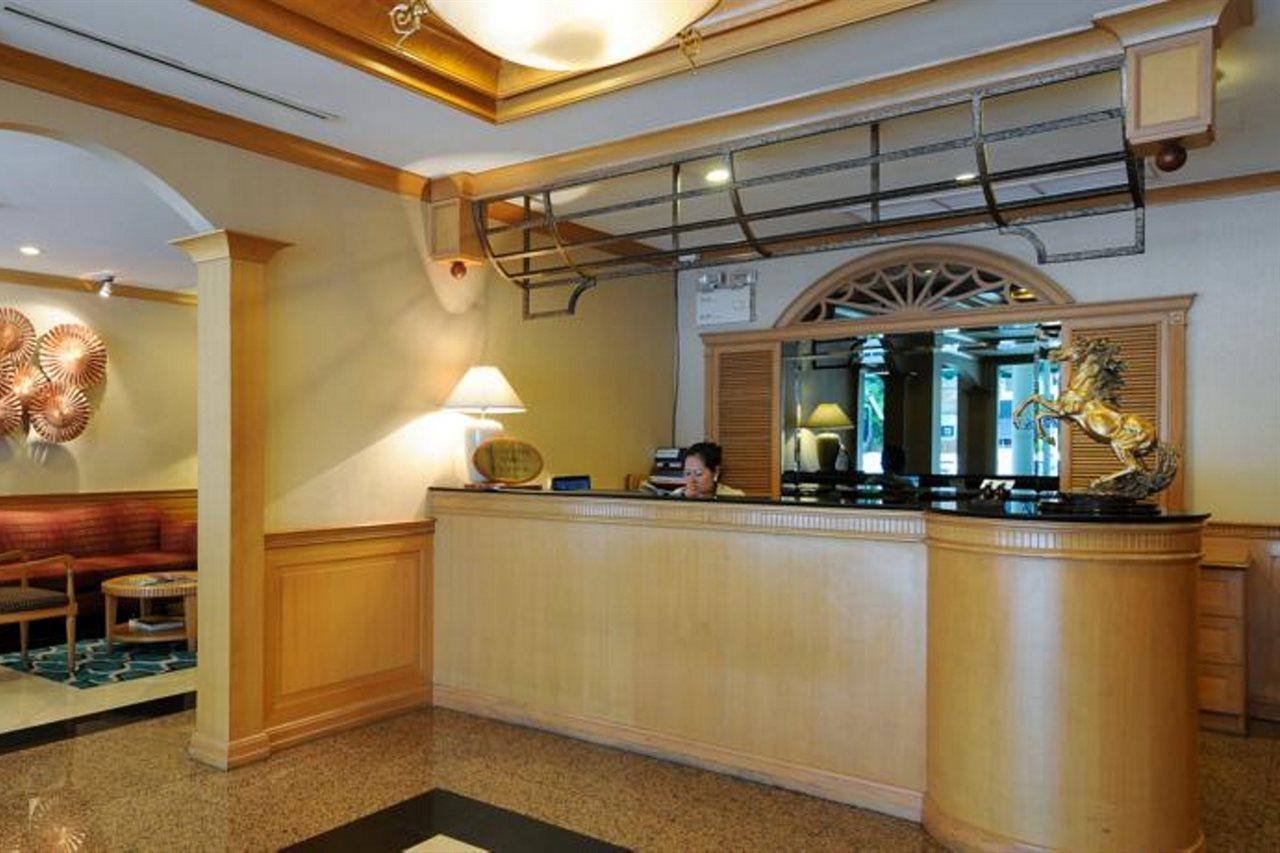 Admiral Suites Bangkok Buitenkant foto