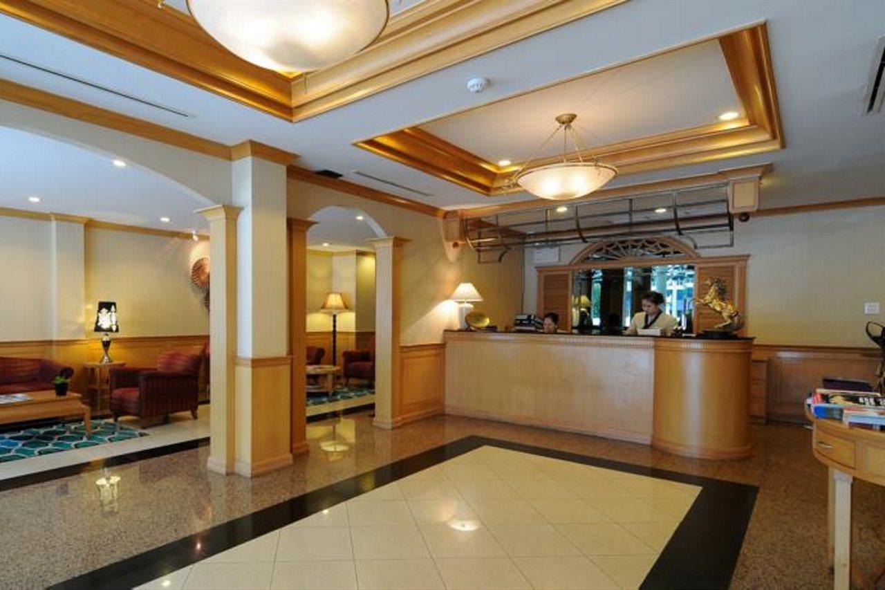 Admiral Suites Bangkok Buitenkant foto