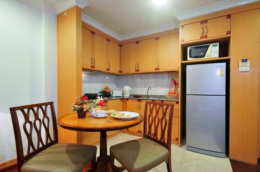 Admiral Suites Bangkok Buitenkant foto