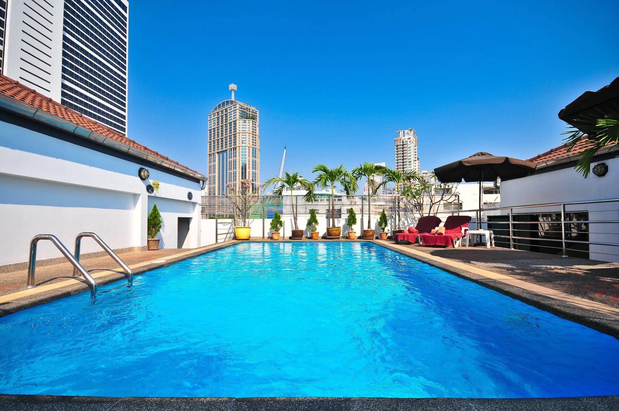 Admiral Suites Bangkok Buitenkant foto