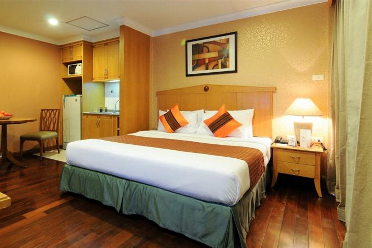 Admiral Suites Bangkok Buitenkant foto