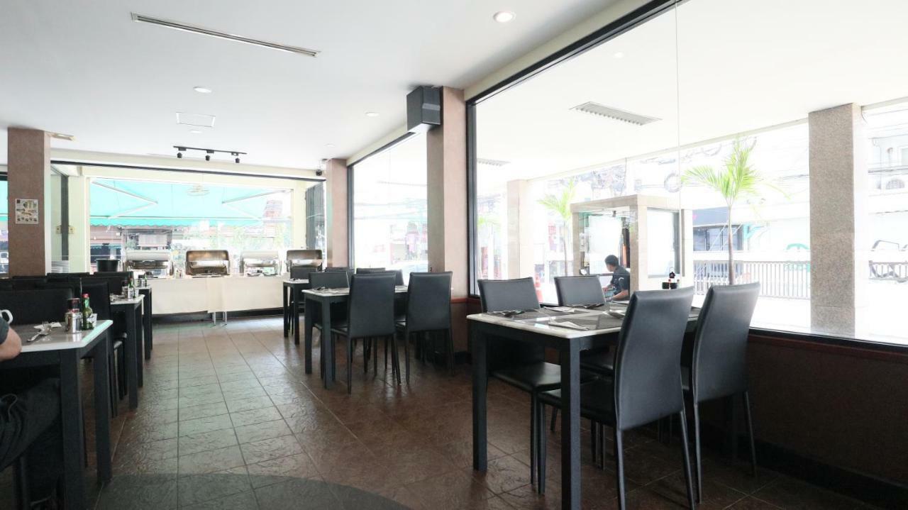 Admiral Suites Bangkok Buitenkant foto