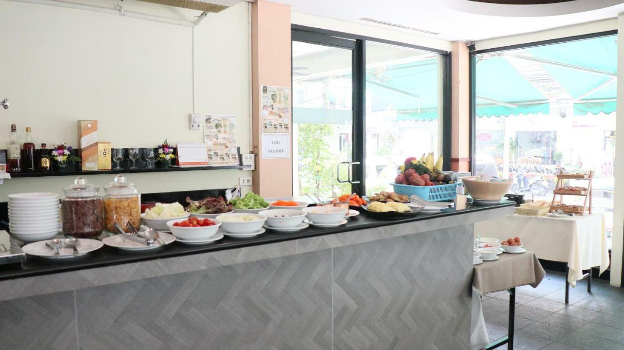 Admiral Suites Bangkok Buitenkant foto