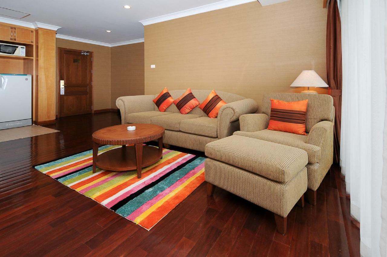 Admiral Suites Bangkok Buitenkant foto