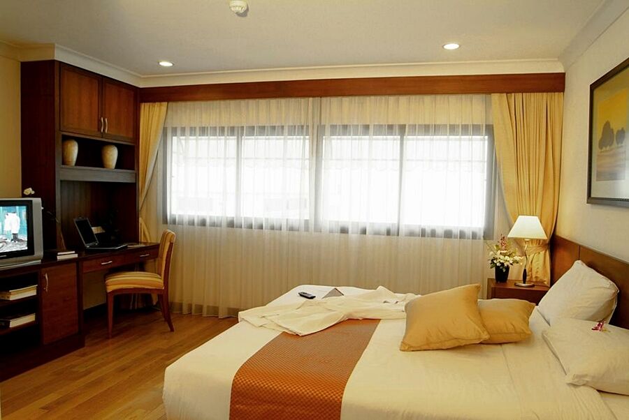 Admiral Suites Bangkok Buitenkant foto